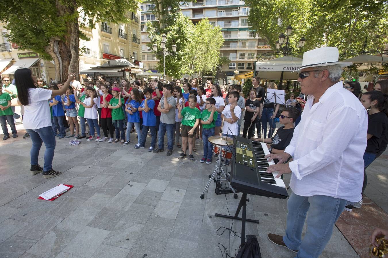 Con la música a otra plaza
