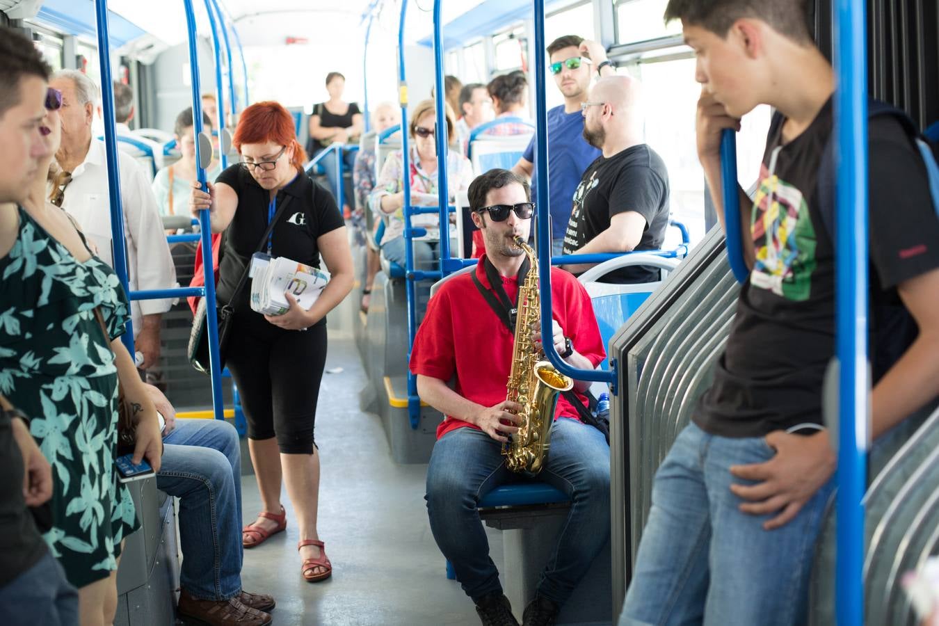 El FEX ya suena en los autobuses de Granada