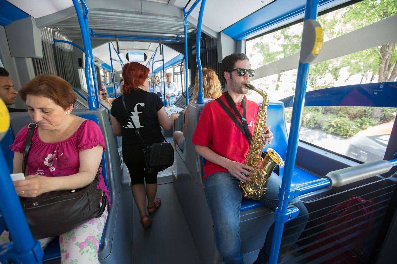 El FEX ya suena en los autobuses de Granada