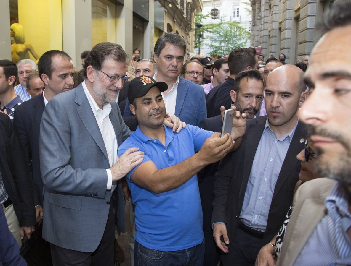 Rajoy dice que hay algunos españoles &quot;un poco malos, pero los vamos a derrotar el 26J&quot;