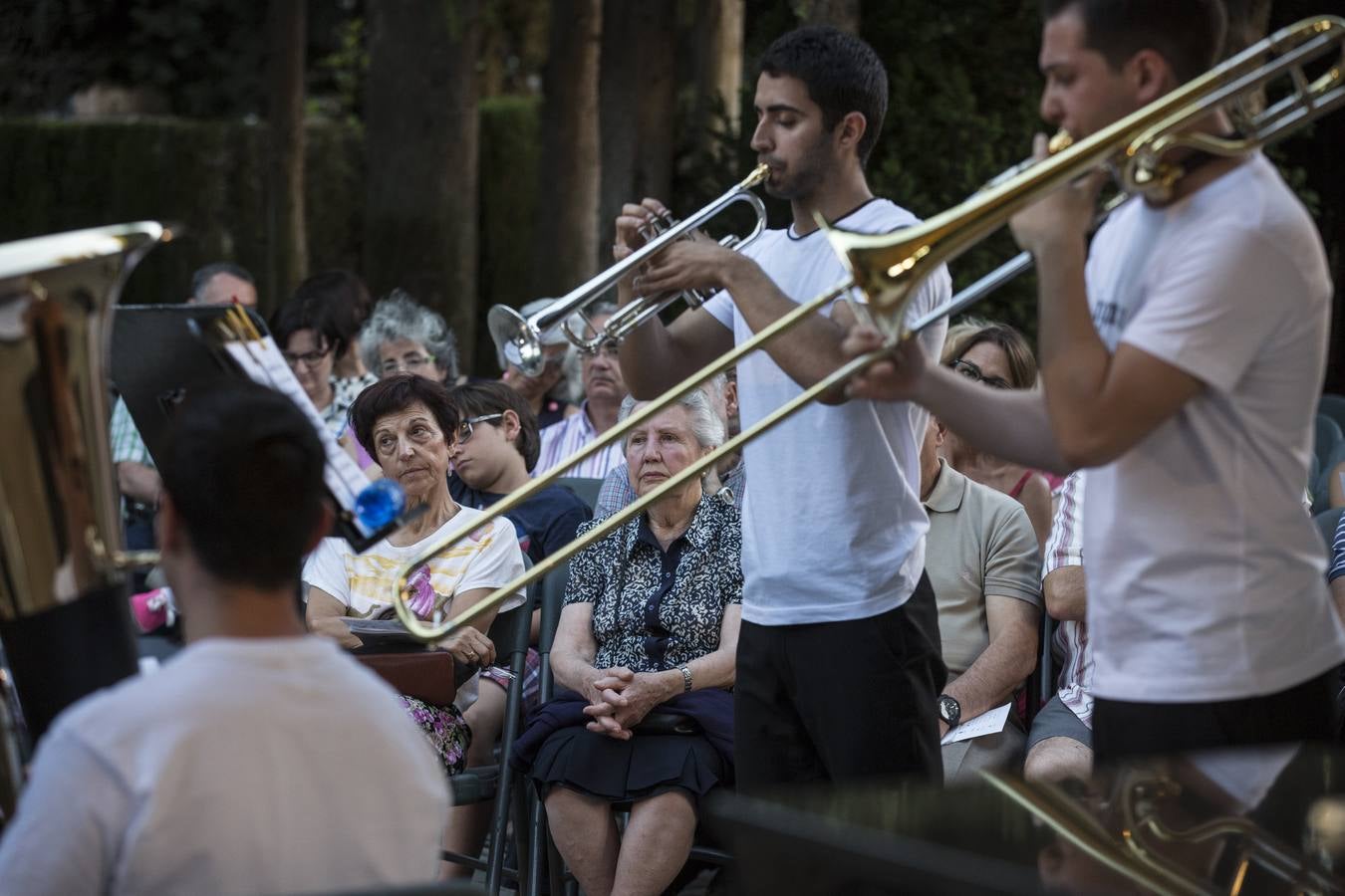 Música de Albéniz y Bach entre cipreses