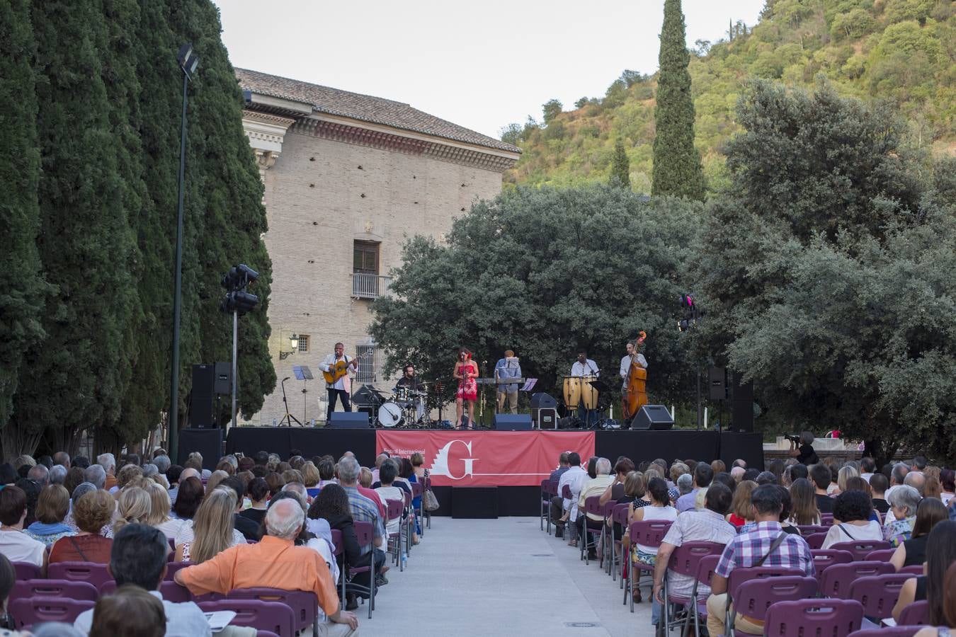 Dansur, canciones de ambos lados del Atlántico