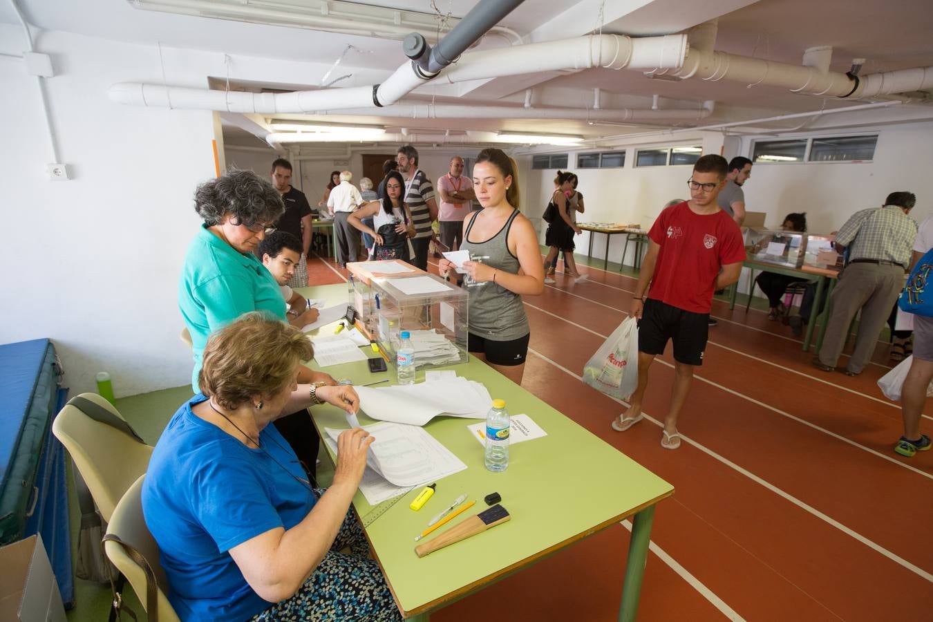 La jornada electoral en Granada, en imágenes