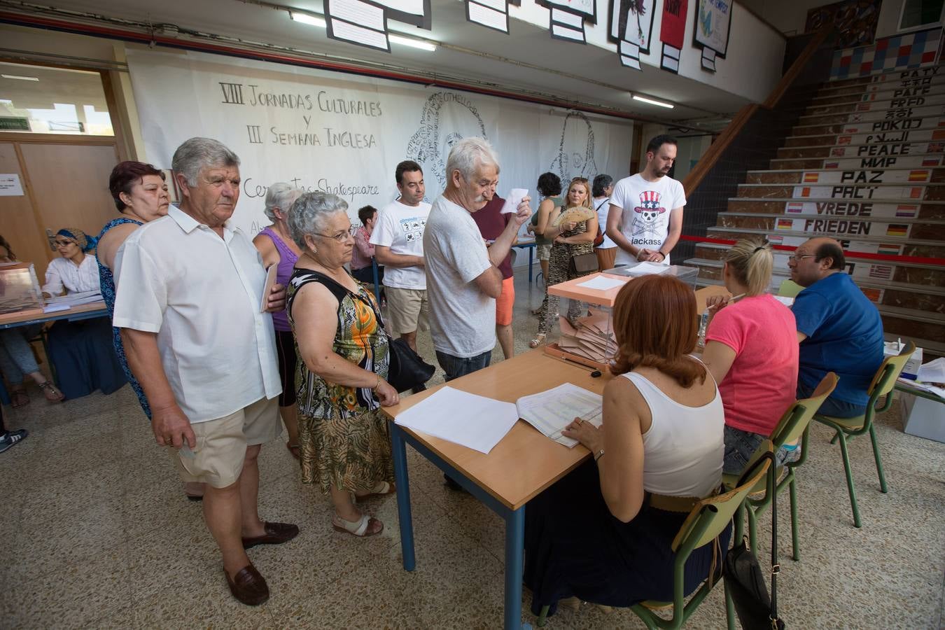 La jornada electoral en Granada, en imágenes
