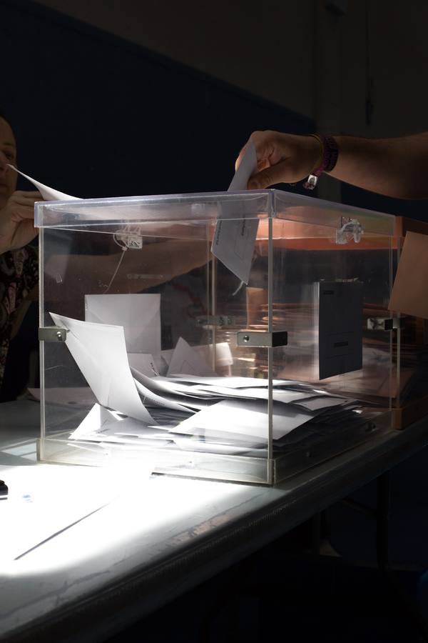 La jornada electoral en Granada, en imágenes