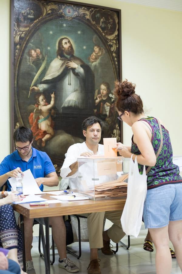 La jornada electoral en Granada, en imágenes