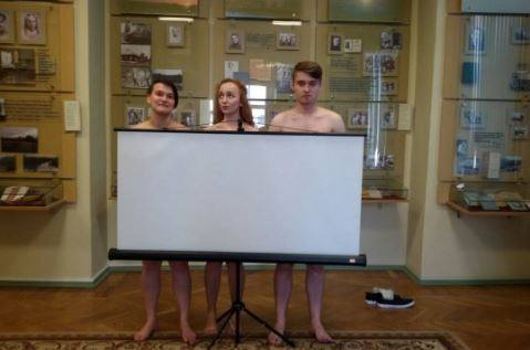 Desnudos en el trabajo por &#039;orden&#039; del presidente