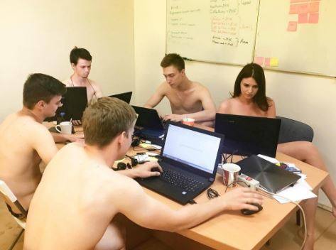 Desnudos en el trabajo por &#039;orden&#039; del presidente