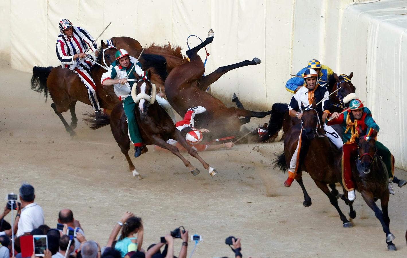 Carrera de caballos Palio en Siena, Italia