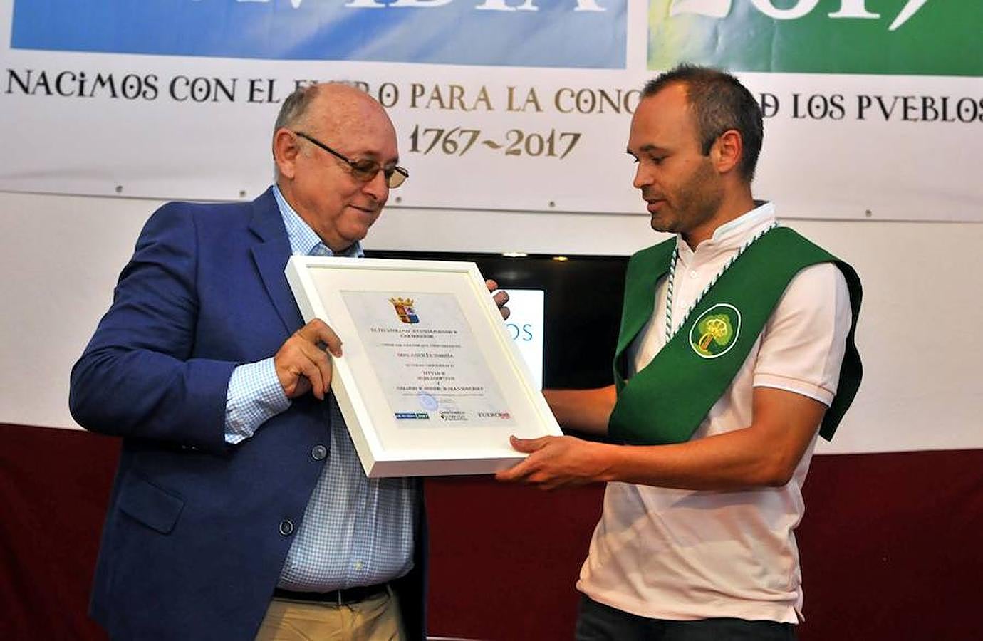 Iniesta, hijo adoptivo de Carboneros y colono de honor de Olavidia