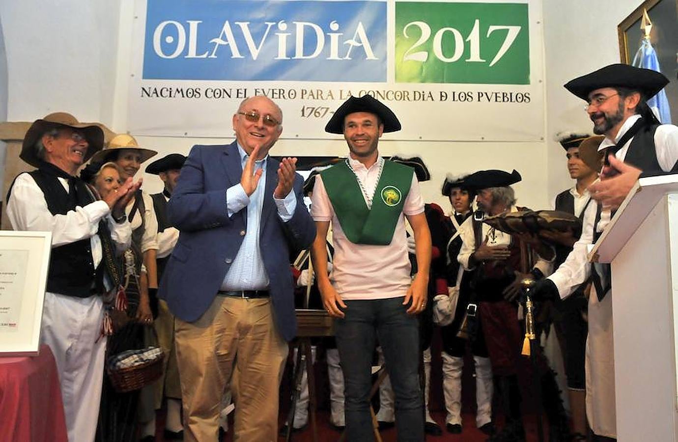 Iniesta, hijo adoptivo de Carboneros y colono de honor de Olavidia