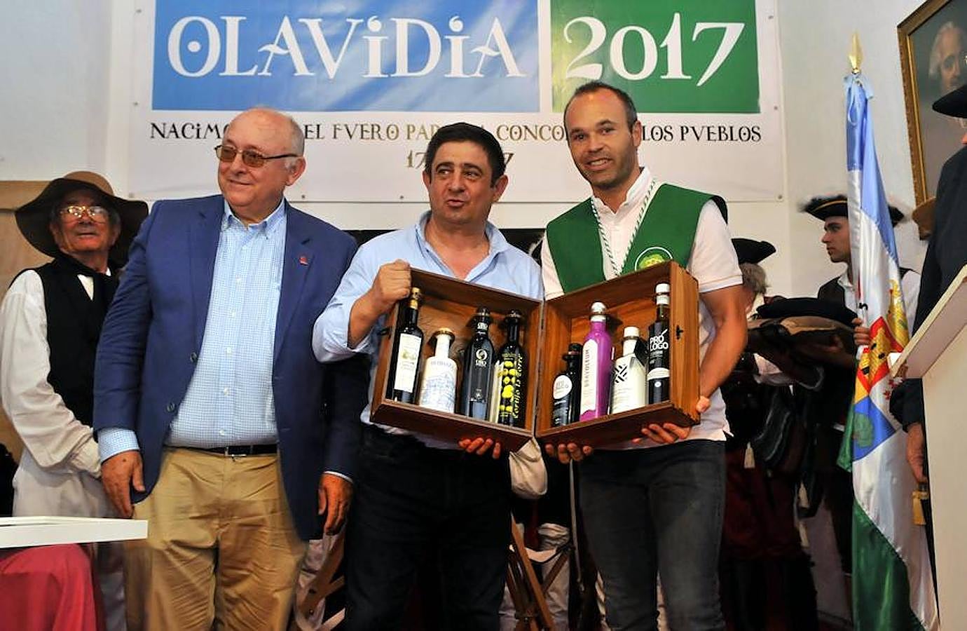 Iniesta, hijo adoptivo de Carboneros y colono de honor de Olavidia