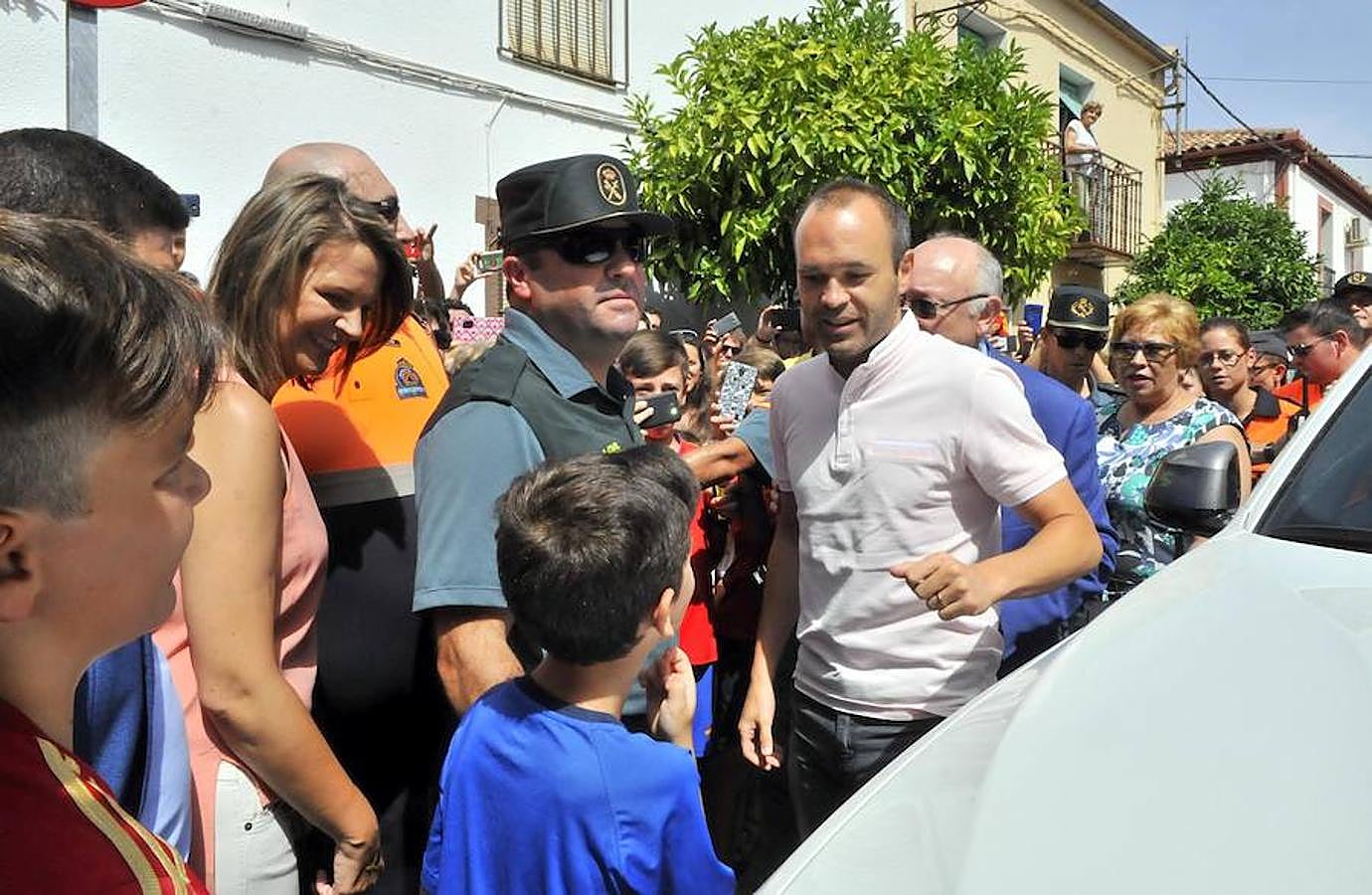 Iniesta, hijo adoptivo de Carboneros y colono de honor de Olavidia