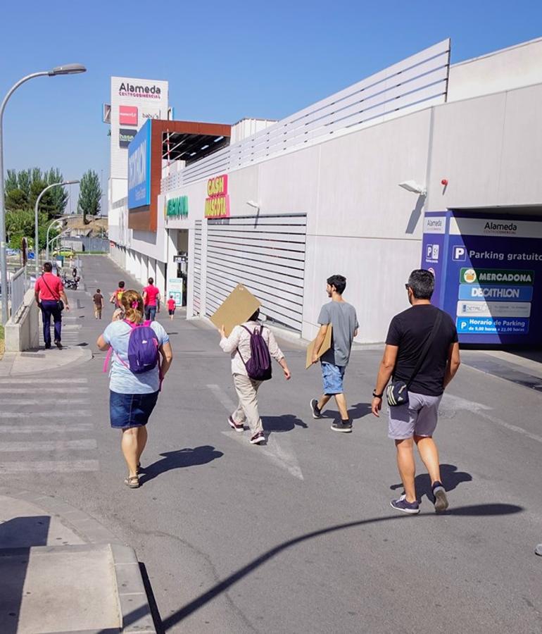 Una falsa amenaza de bomba obliga a desalojar el centro comercial Alameda