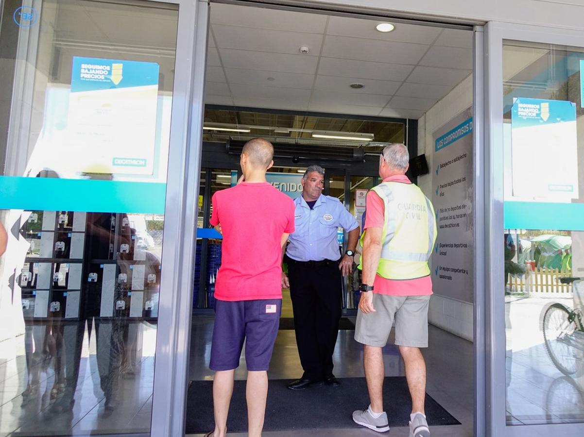 Una falsa amenaza de bomba obliga a desalojar el centro comercial Alameda