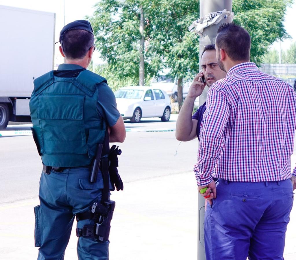 Una falsa amenaza de bomba obliga a desalojar el centro comercial Alameda