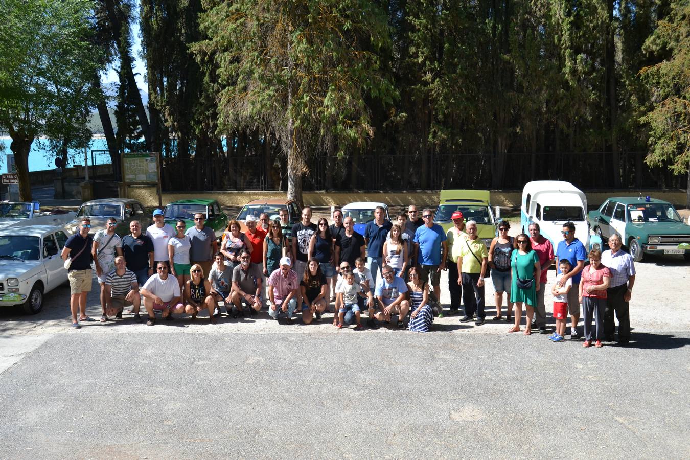 III concentración de coches clásicos en Cacín