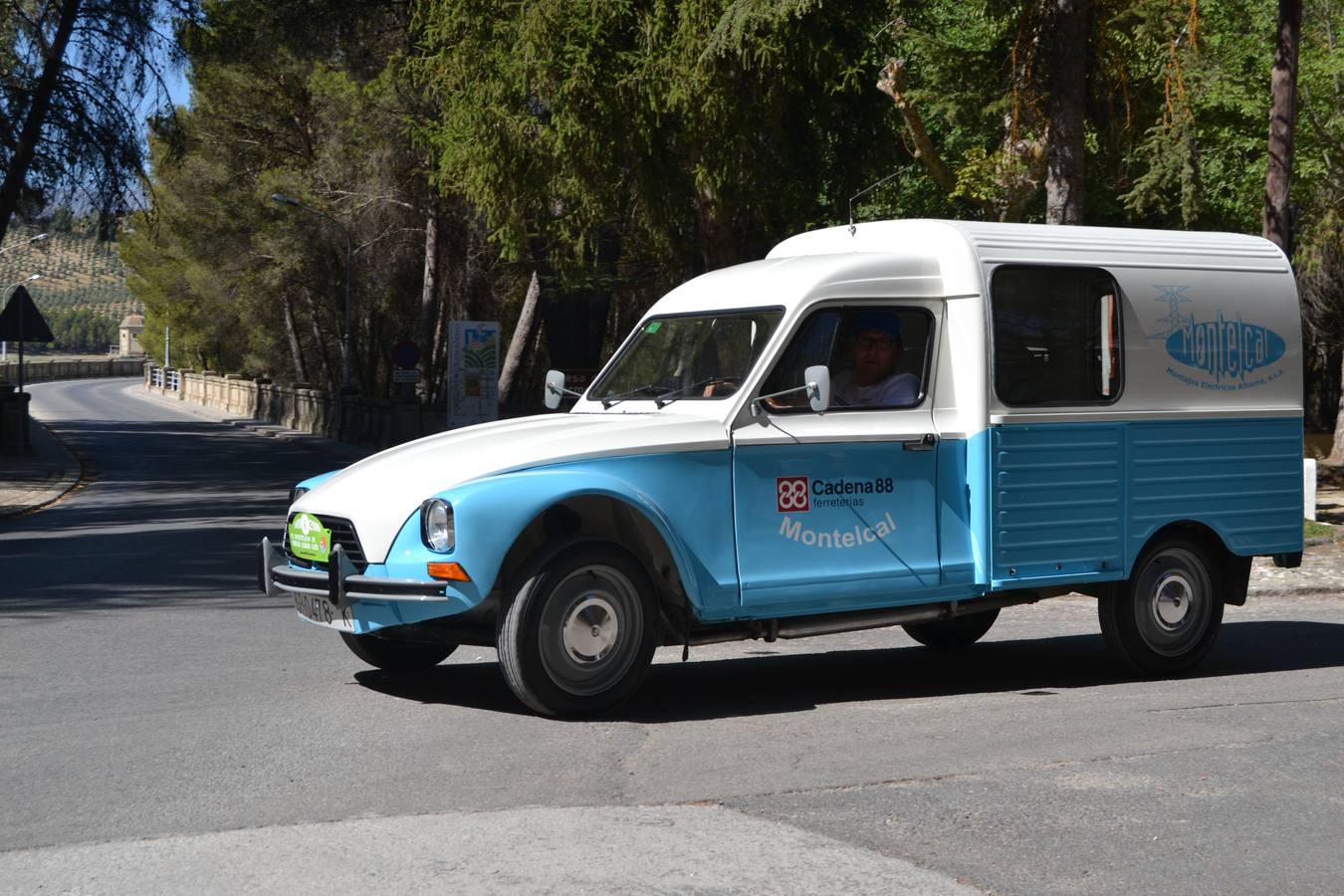 III concentración de coches clásicos en Cacín
