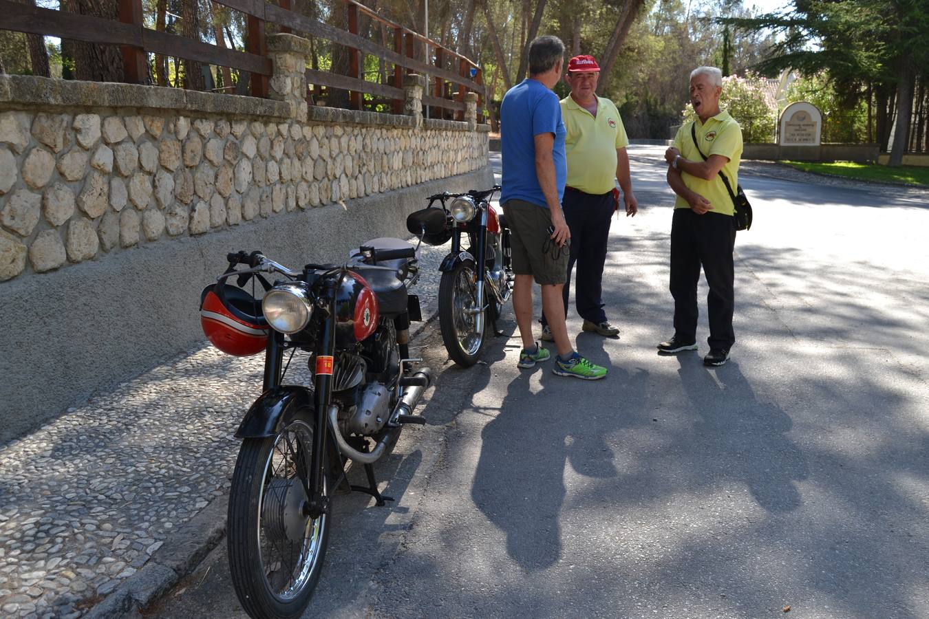 III concentración de coches clásicos en Cacín
