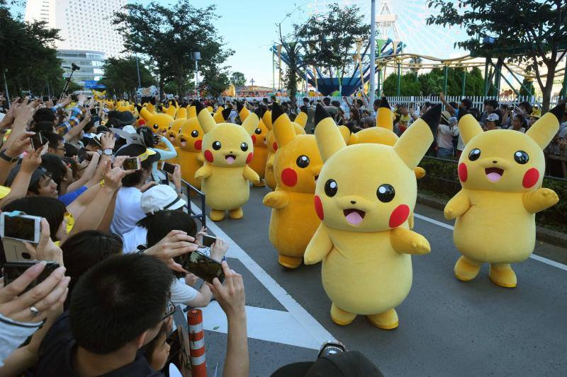 Aluvión de Pikachus gigantes desfilando por las calles de Japón