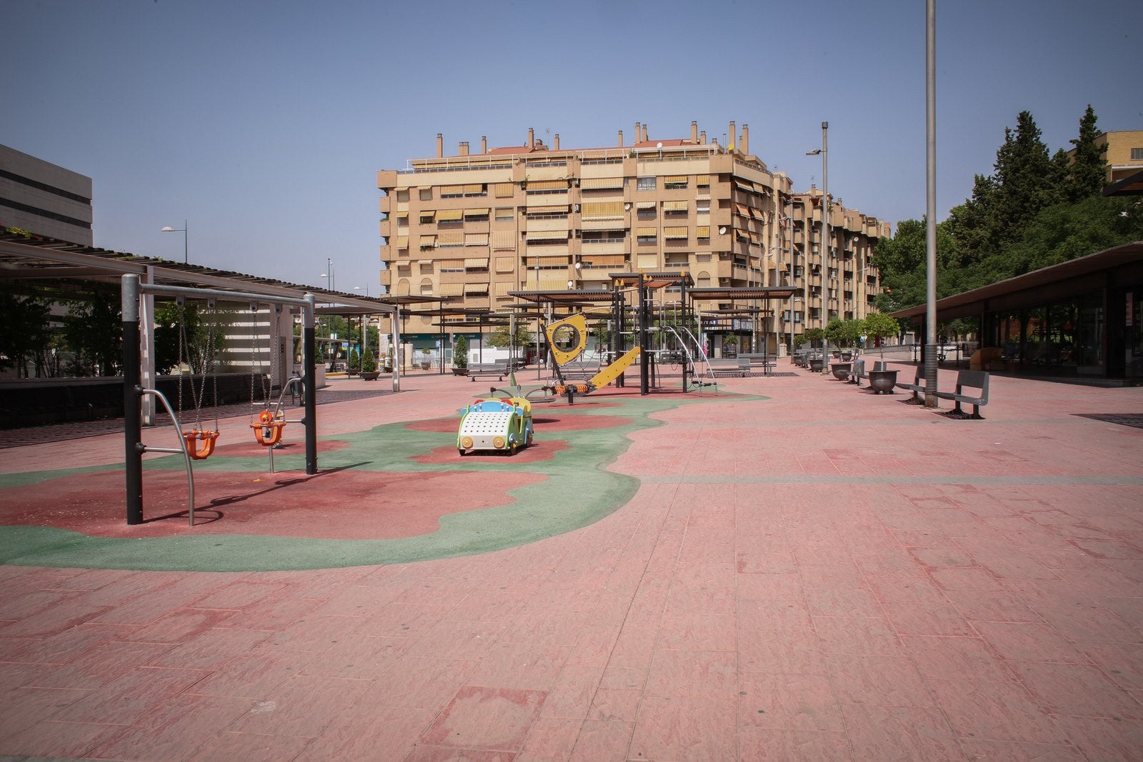 Granada se vacía en el puente de agosto