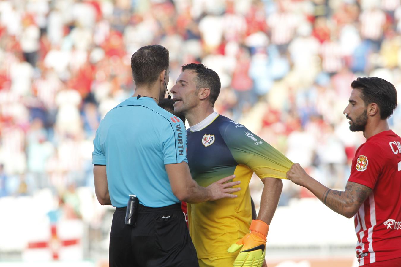 El Almería tumba al Rayo por efectividad