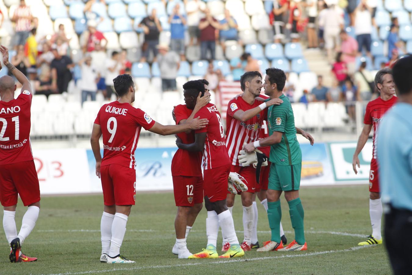 El Almería tumba al Rayo por efectividad