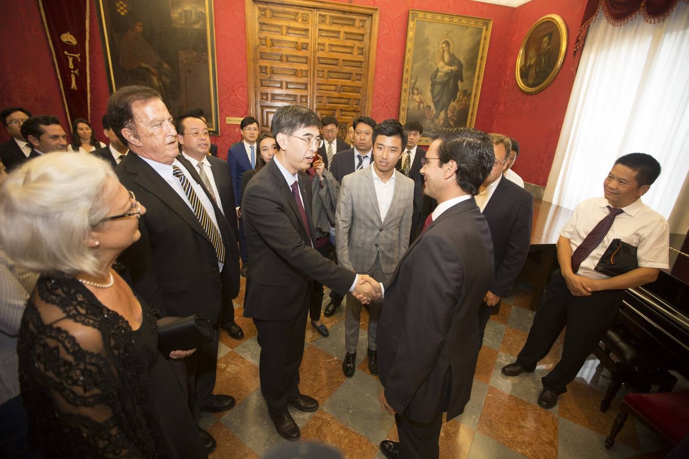 Mandatarios chinos visitan Granada