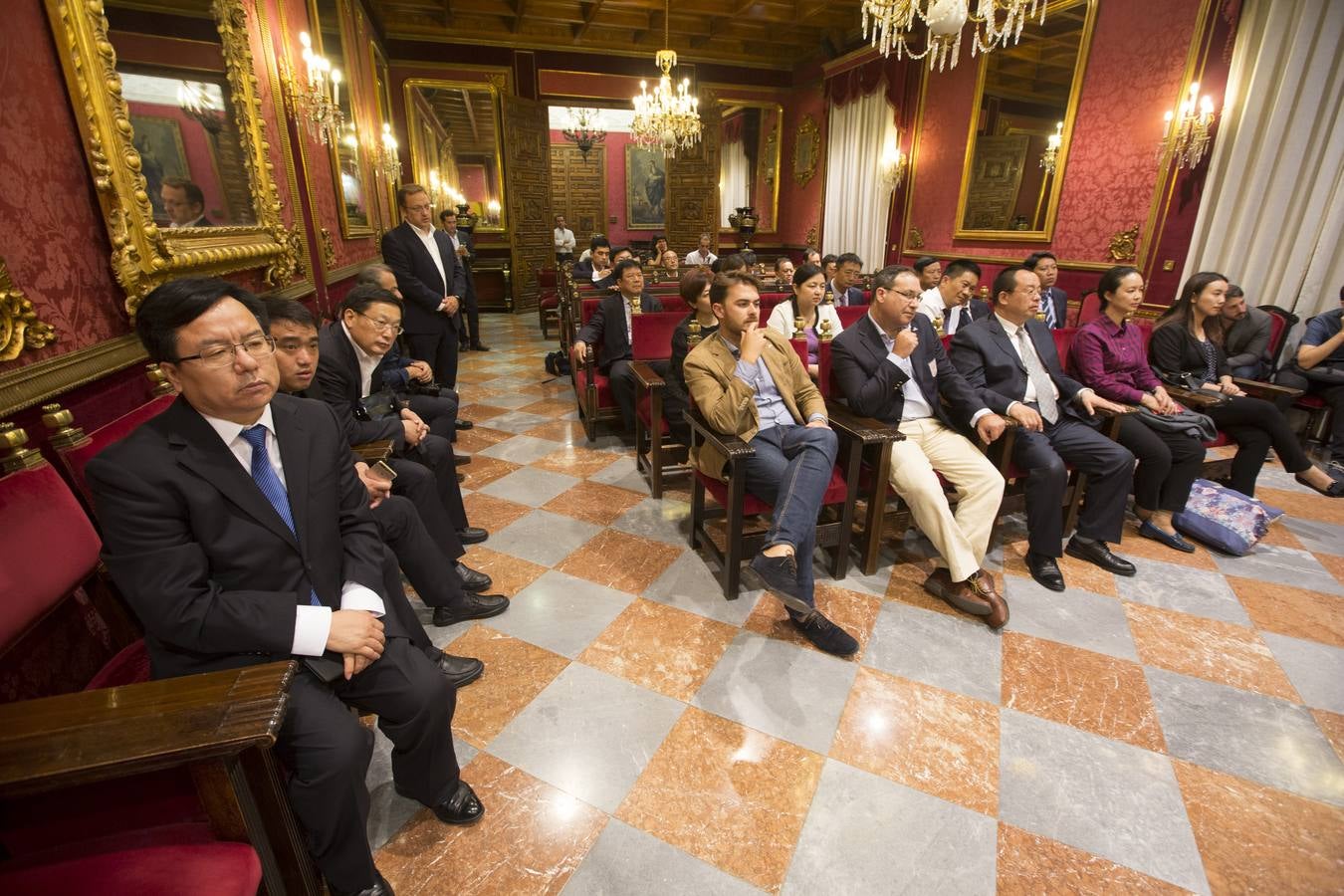 Mandatarios chinos visitan Granada