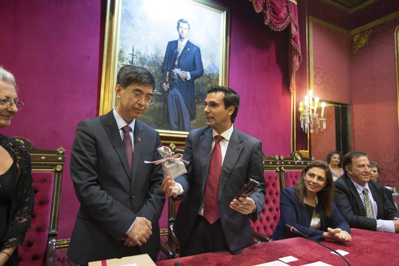 Mandatarios chinos visitan Granada