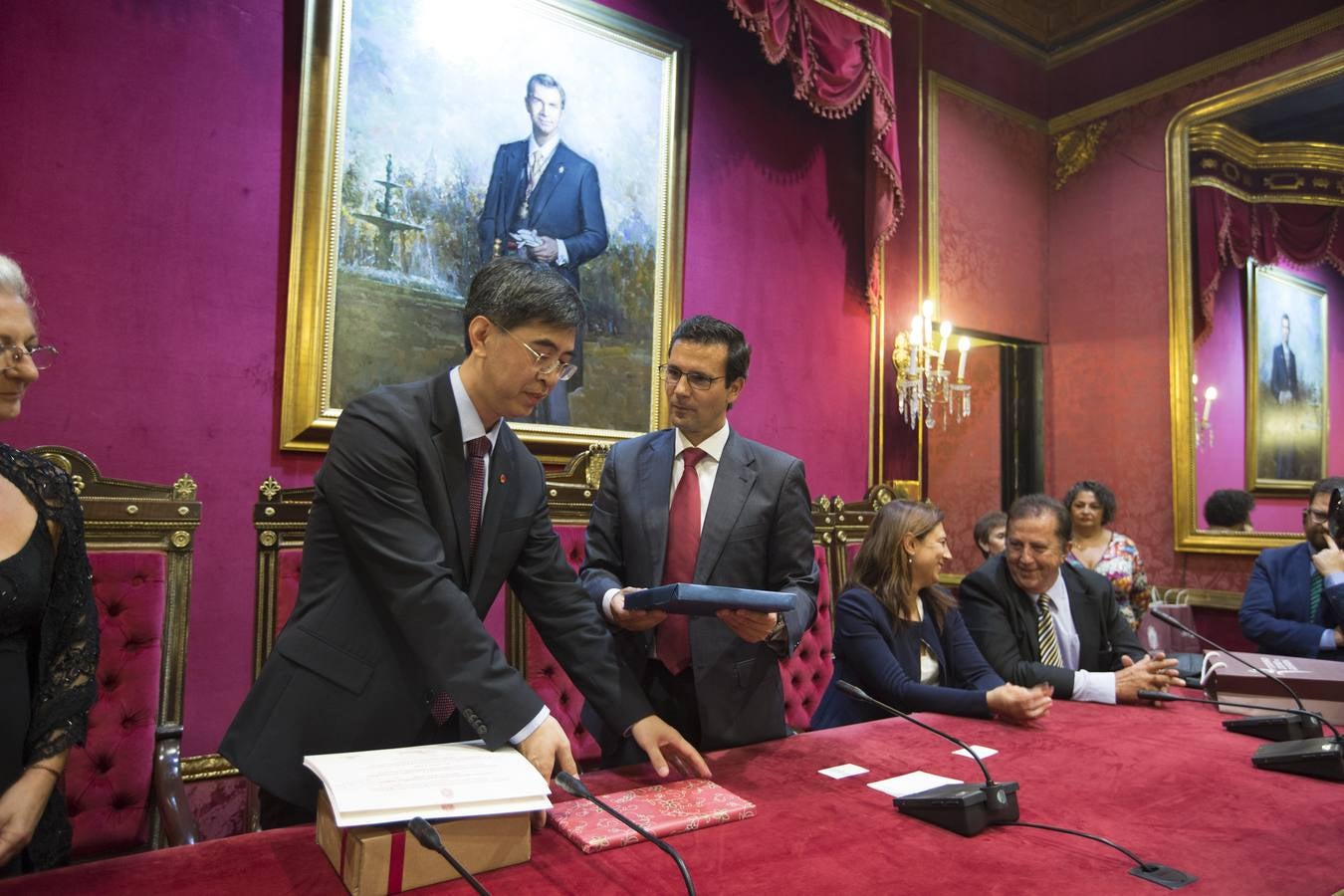 Mandatarios chinos visitan Granada