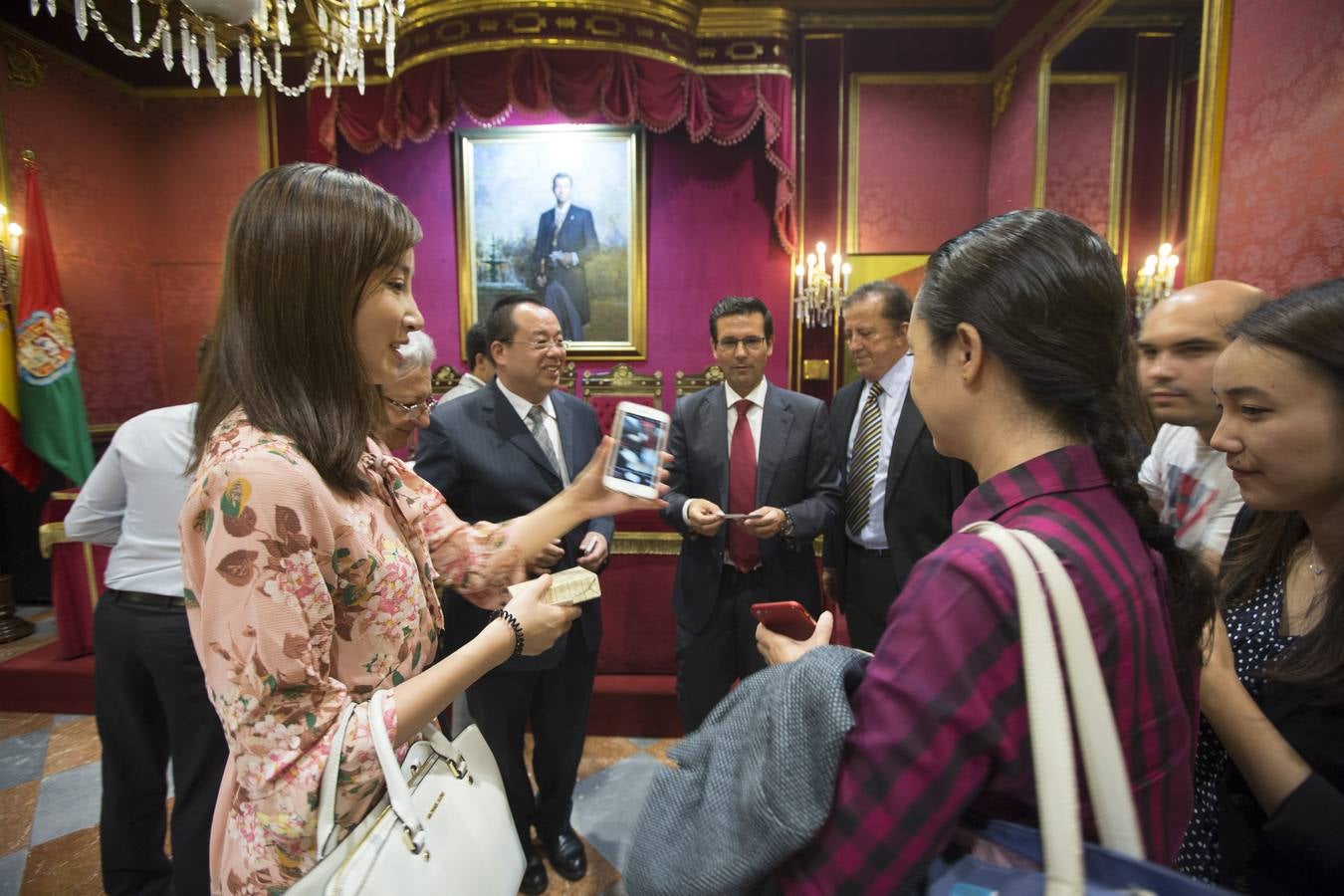 Mandatarios chinos visitan Granada