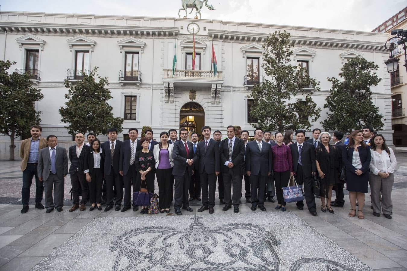 Mandatarios chinos visitan Granada