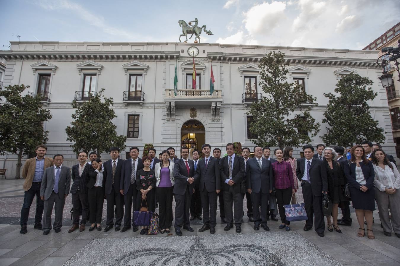 Mandatarios chinos visitan Granada