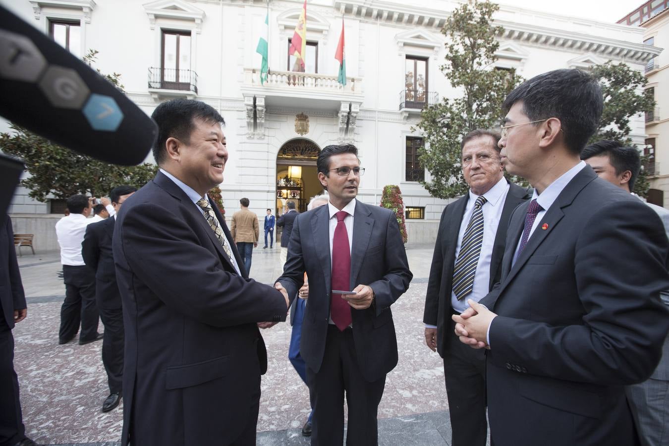Mandatarios chinos visitan Granada