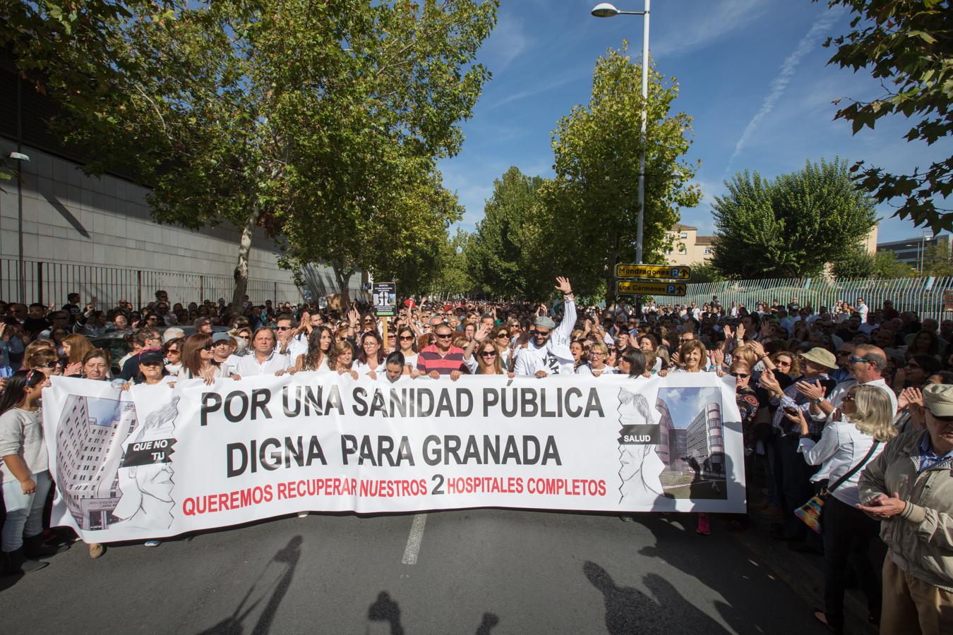 Granada se echa a la calle contra la fusión hospitalaria