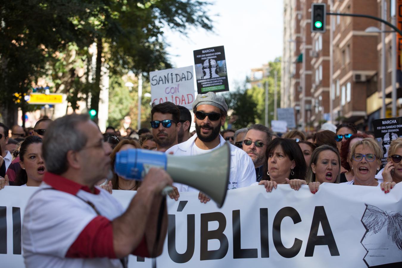 Granada se echa a la calle contra la fusión hospitalaria
