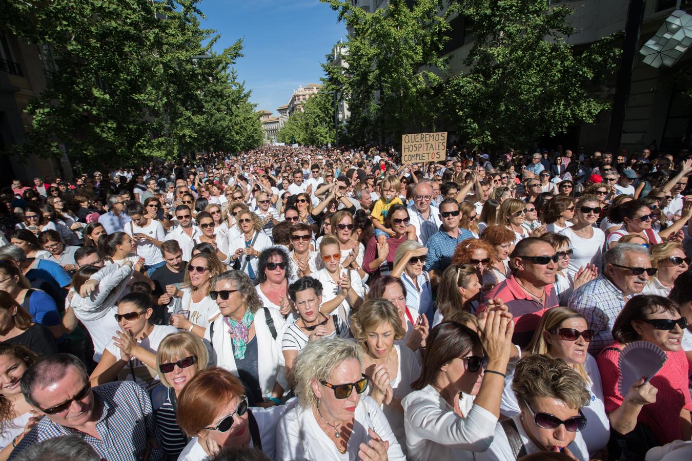 Granada se echa a la calle contra la fusión hospitalaria