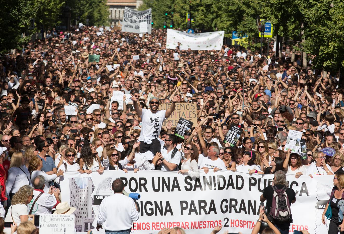 Granada se echa a la calle contra la fusión hospitalaria