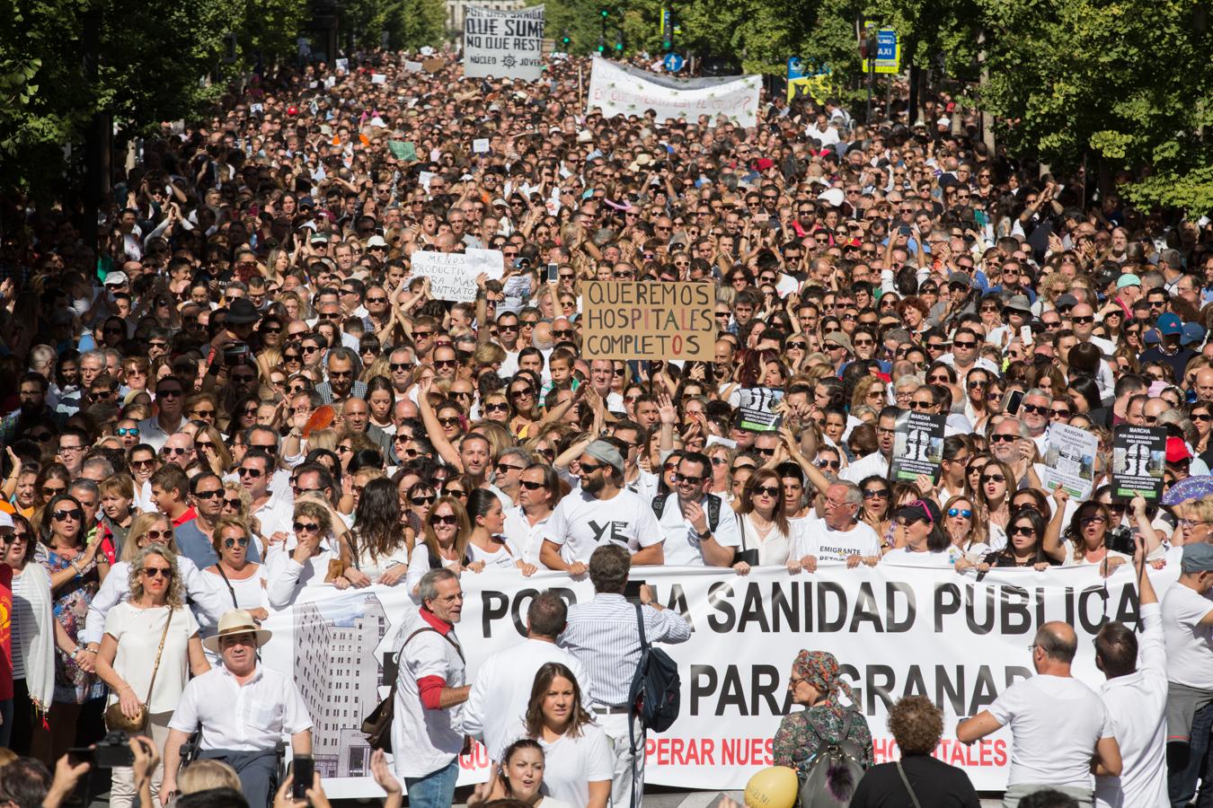 Granada se echa a la calle contra la fusión hospitalaria