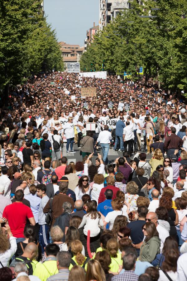 Granada se echa a la calle contra la fusión hospitalaria