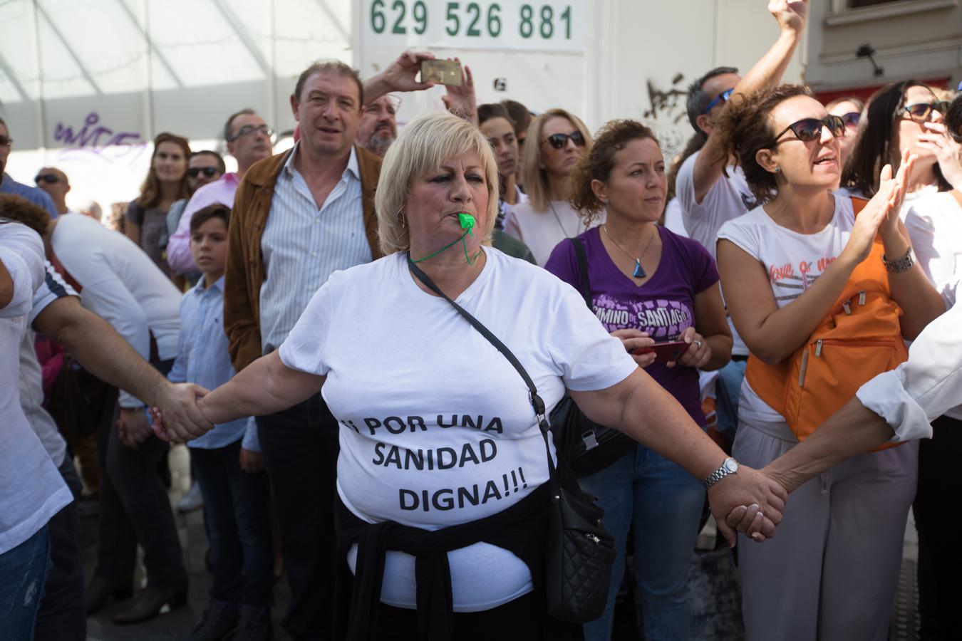 Granada se echa a la calle contra la fusión hospitalaria