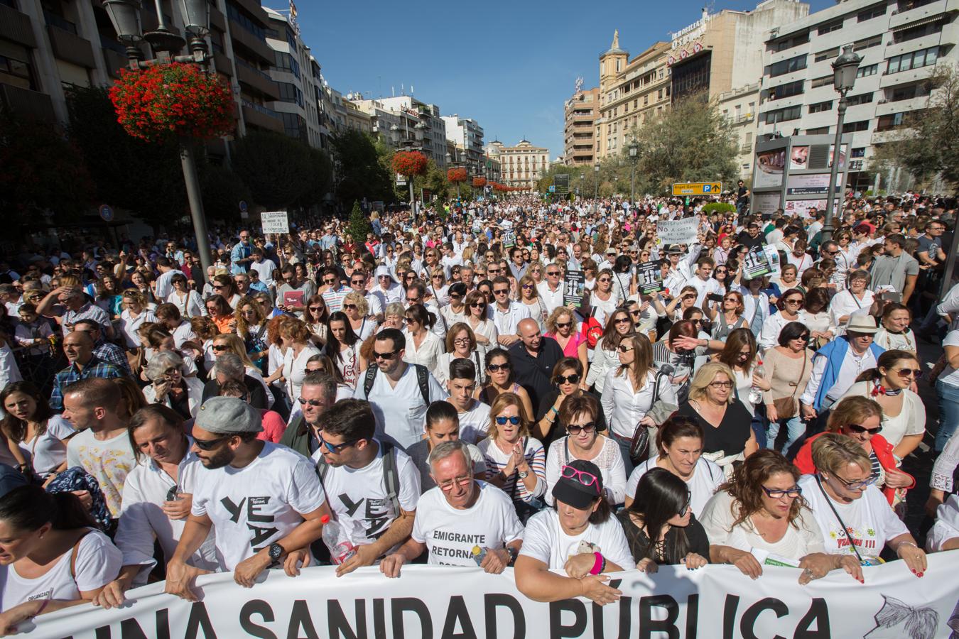 Granada se echa a la calle contra la fusión hospitalaria
