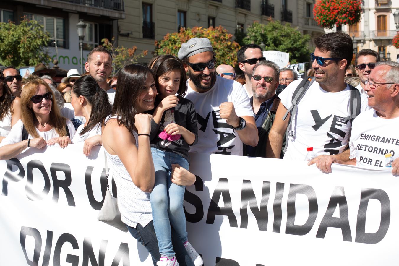 Granada se echa a la calle contra la fusión hospitalaria