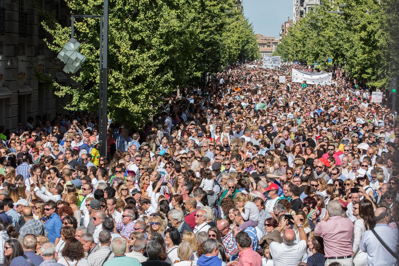 Granada se echa a la calle contra la fusión hospitalaria
