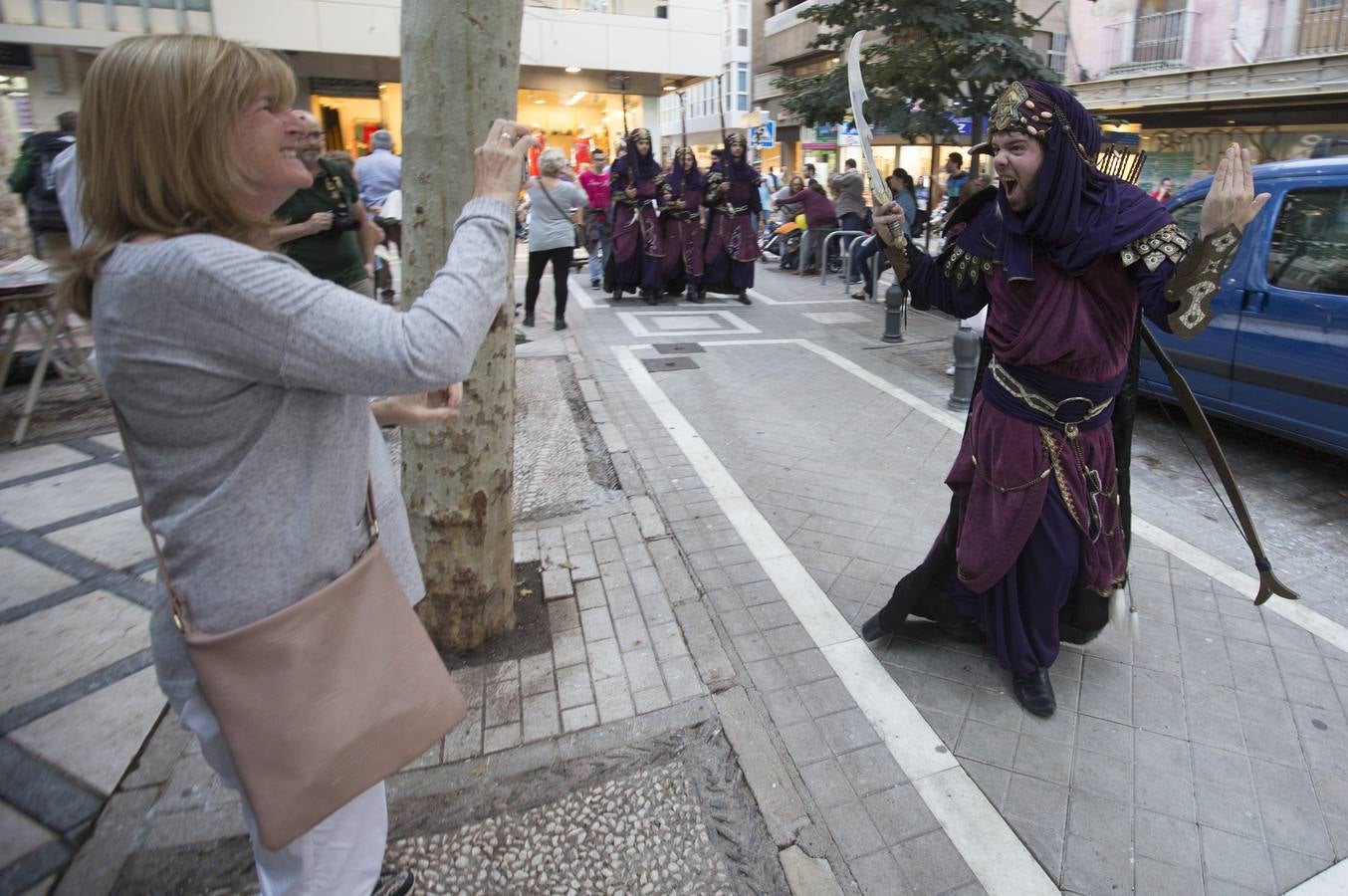 Desfile de moros y cristianos por las calles de Granada