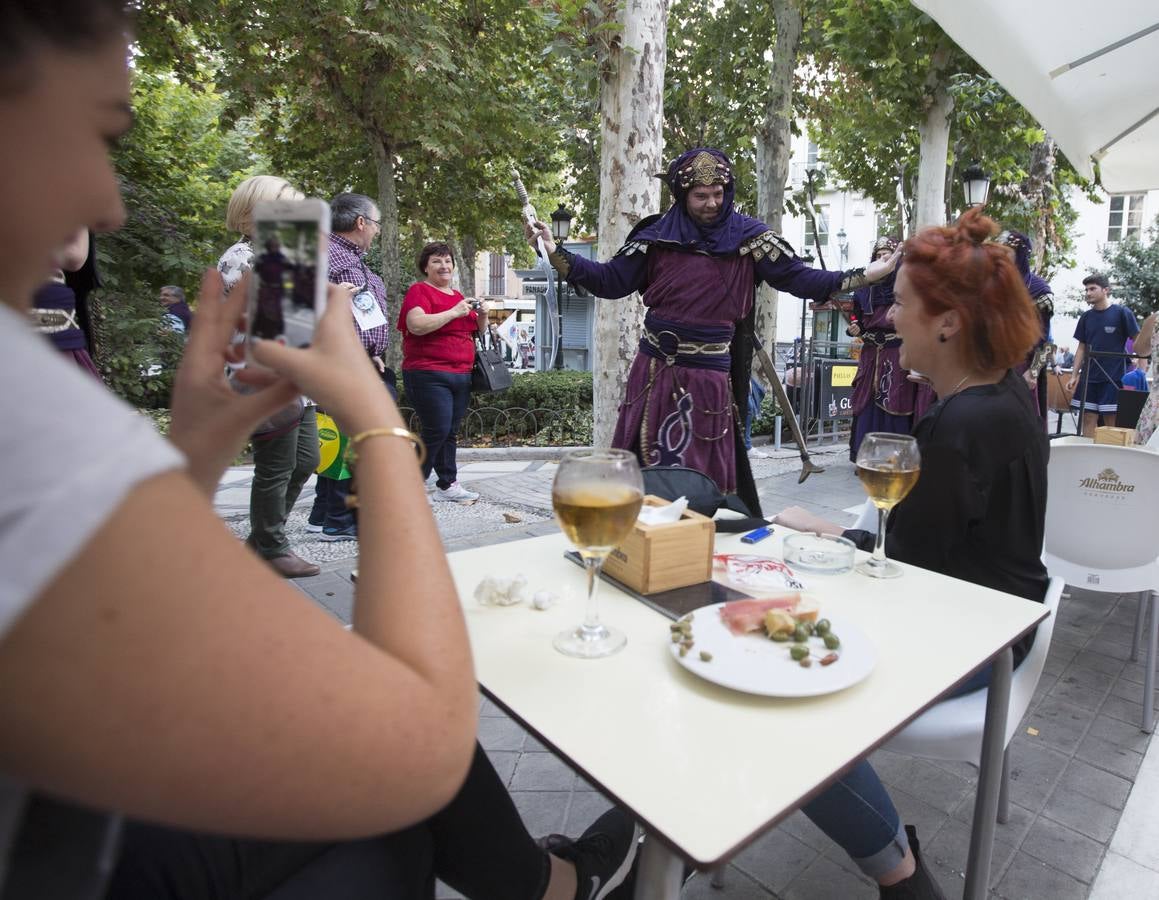 Desfile de moros y cristianos por las calles de Granada