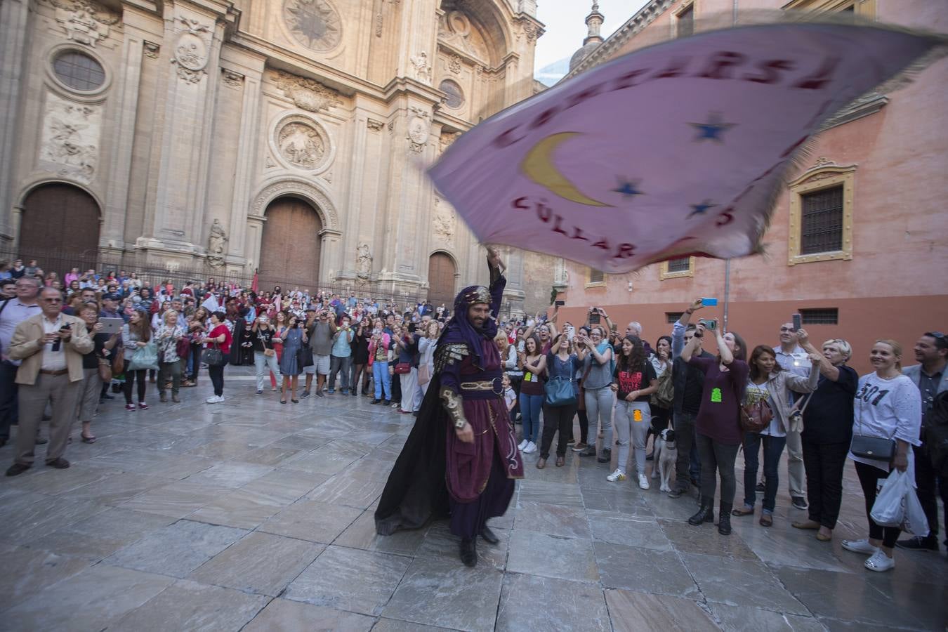 Desfile de moros y cristianos por las calles de Granada