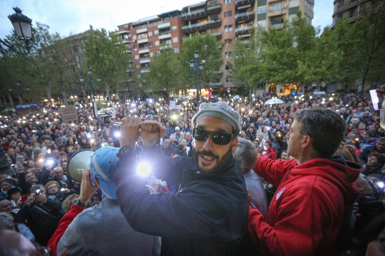 Unas 35.000 personas vuelven a clamar por #2hospitalescompletos en Granada