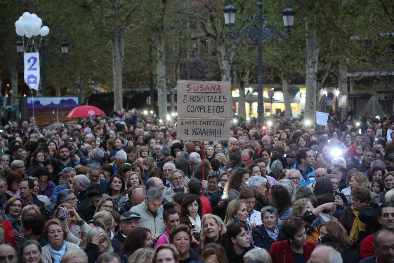 Unas 35.000 personas vuelven a clamar por #2hospitalescompletos en Granada